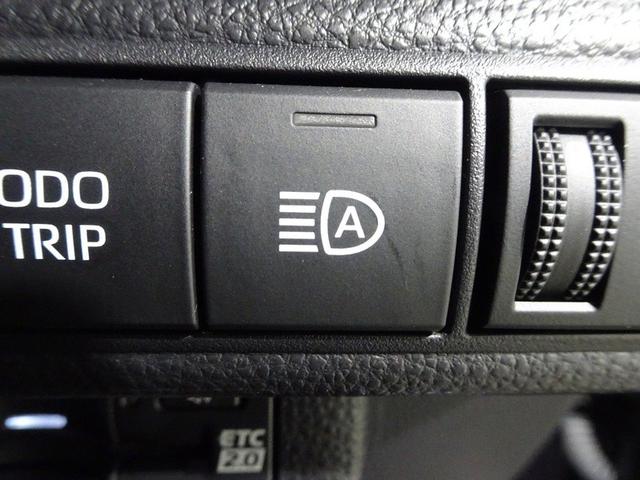 �I�[�g�}�`�b�N�n�C�r�[���t���B��s�Ԃ�Ό��Ԃ̃��C�g��F�����A�w�b�h���C�g�̃n�C�����[�������Ő؂�ւ��܂��B