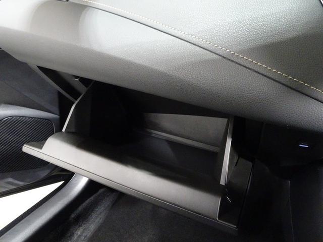 ����ȑO�̑�^�̃O���[�u�{�b�N�X�B�������ł�����Ă��܂��܂��B