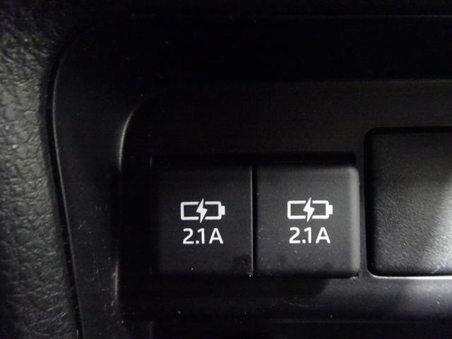 �[�d�p�̂t�r�a�|�[�g�t���B�ԓ��ŃX�}�z�Ȃǂ̓d�q�@�킪�[�d�o���܂��B