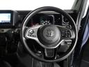 落ち着いた色遣いの運転席周り。飽きの来ないすっきりとしたデザイン。