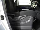 運転席シートは上下アジャスター付きで、最適のドライビングポジションに合わせやすくなっています。