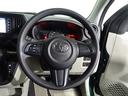 落ち着いた色遣いの運転席周り。飽きの来ないすっきりとしたデザイン。