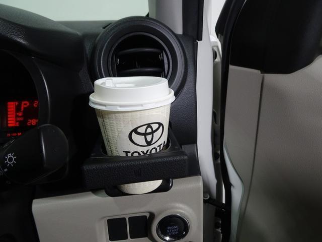 運転席からすぐに手が届くカップホルダーです。