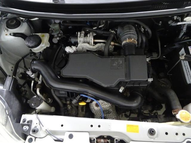 エンジンルームも『まるピカクリーン』でピッカピカ！見えないところまで丁寧です。