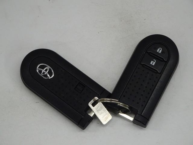 スマートキー。ポケットやバッグに入れたままでＯＫ！ドアの解錠施錠やエンジン始動がワンタッチ！