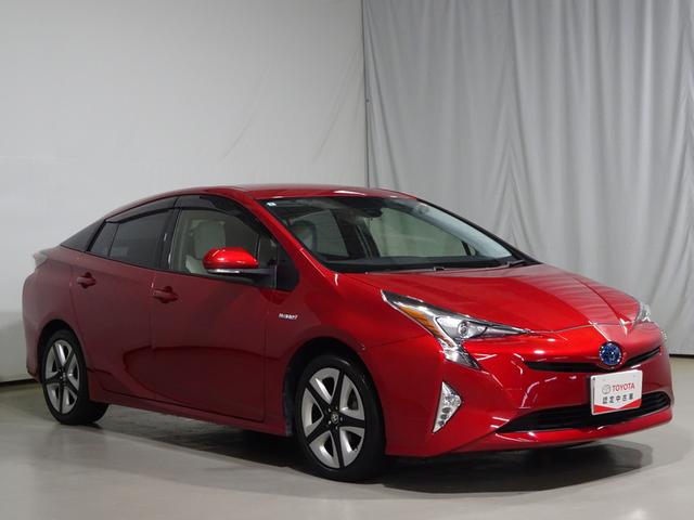 プリウス Ｓツーリングセレクション　フルセグ　メモリーナビ　バックカメラ　衝突被害軽減システム　オートマチックハイビーム　クルーズコントロール　ＥＴＣ　スマートキー　シートヒーター　ＬＥＤヘッドランプ　純正アルミ　合皮シート（2枚目）