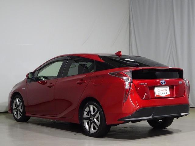 プリウス Ｓツーリングセレクション　フルセグ　メモリーナビ　バックカメラ　衝突被害軽減システム　オートマチックハイビーム　クルーズコントロール　ＥＴＣ　スマートキー　シートヒーター　ＬＥＤヘッドランプ　純正アルミ　合皮シート（4枚目）