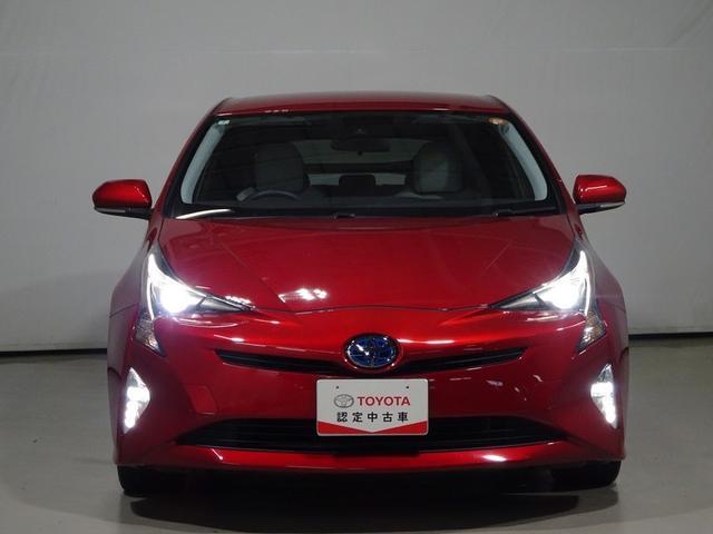 プリウス Ｓツーリングセレクション　フルセグ　メモリーナビ　バックカメラ　衝突被害軽減システム　オートマチックハイビーム　クルーズコントロール　ＥＴＣ　スマートキー　シートヒーター　ＬＥＤヘッドランプ　純正アルミ　合皮シート（5枚目）