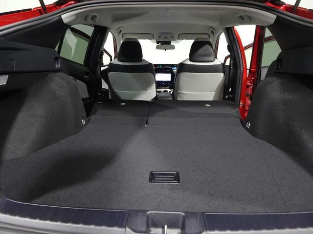 プリウス Ｓツーリングセレクション　フルセグ　メモリーナビ　バックカメラ　衝突被害軽減システム　オートマチックハイビーム　クルーズコントロール　ＥＴＣ　スマートキー　シートヒーター　ＬＥＤヘッドランプ　純正アルミ　合皮シート（17枚目）