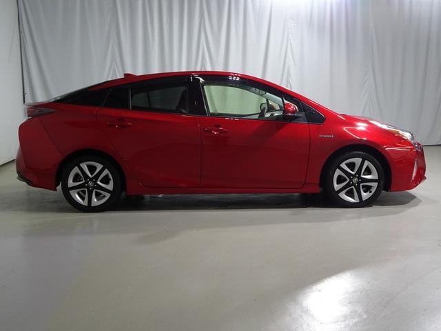 プリウス Ｓツーリングセレクション　フルセグ　メモリーナビ　バックカメラ　衝突被害軽減システム　オートマチックハイビーム　クルーズコントロール　ＥＴＣ　スマートキー　シートヒーター　ＬＥＤヘッドランプ　純正アルミ　合皮シート（19枚目）