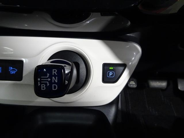 プリウス Ｓツーリングセレクション　フルセグ　メモリーナビ　バックカメラ　衝突被害軽減システム　オートマチックハイビーム　クルーズコントロール　ＥＴＣ　スマートキー　シートヒーター　ＬＥＤヘッドランプ　純正アルミ　合皮シート（31枚目）