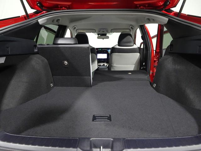 プリウス Ｓツーリングセレクション　フルセグ　メモリーナビ　バックカメラ　衝突被害軽減システム　オートマチックハイビーム　クルーズコントロール　ＥＴＣ　スマートキー　シートヒーター　ＬＥＤヘッドランプ　純正アルミ　合皮シート（47枚目）