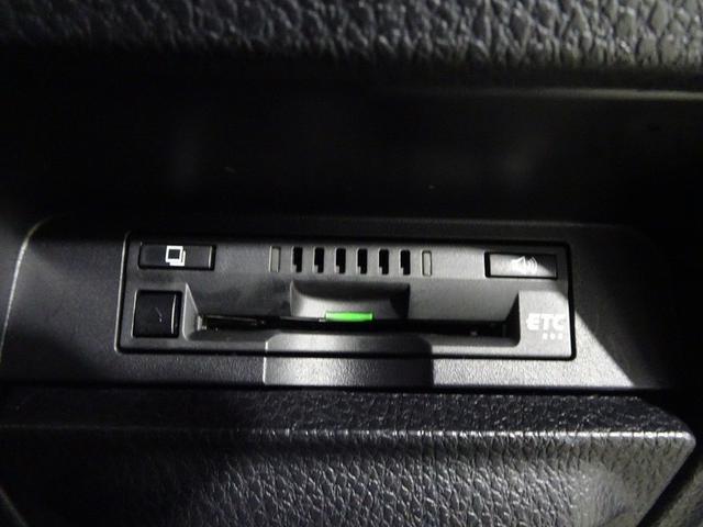 �t�����g�V�[�g�́A�������Ⓑ���ԉ^�]���Ă����ɂ������S�n�ǂ����K�h���C�u�B