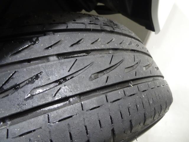 �^�]�ȃV�[�g�͏㉺�A�W���X�^�[�t���ŁA�œK�̃h���C�r���O�|�W�V�����ɍ��킹�₷���Ȃ��Ă��܂��B