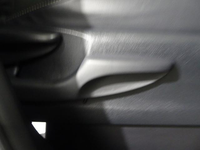 ���F���̍����A�i���O���[�^�[�ł��B