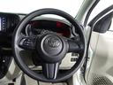 落ち着いた色遣いの運転席周り。飽きの来ないすっきりとしたデザイン。