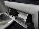 助手席前の大型のグローブボックス。ついつい何でも入れてしまいます。