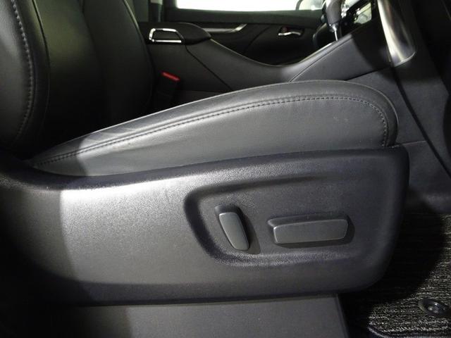 運転席のパワーシートスイッチ。シートポジションを細かく調整出来ます。