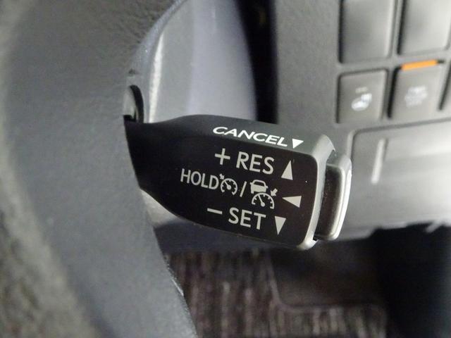 アクセルを踏まなくても、一定速度で走行できるクルーズコントロール機能を搭載！高速道路など走行時のドライバーの負担を軽減します。