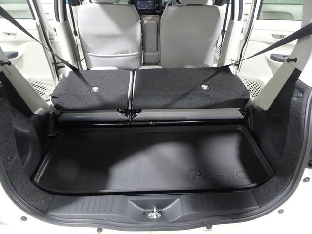 後部座席を倒せば、大きいサイズの荷物も積めます！