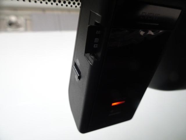 カローラツーリング ハイブリッド　ダブルバイビー　ディスプレイオーディオ　メモリーナビ　ＤＶＤ再生　バックカメラ　衝突被害軽減システム　オートマチックハイビーム　クルーズコントロール　ＥＴＣ　ドラレコ　スマートキー　ＬＥＤヘッドランプ（8枚目）