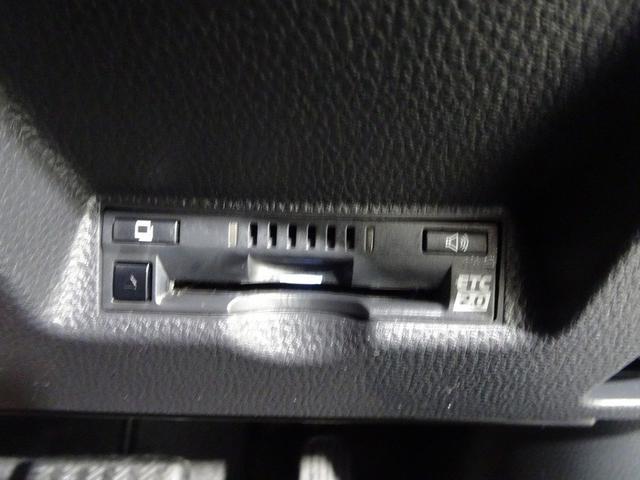 �t�����g�V�[�g�́A�������Ⓑ���ԉ^�]���Ă����ɂ������S�n�ǂ����K�h���C�u�B