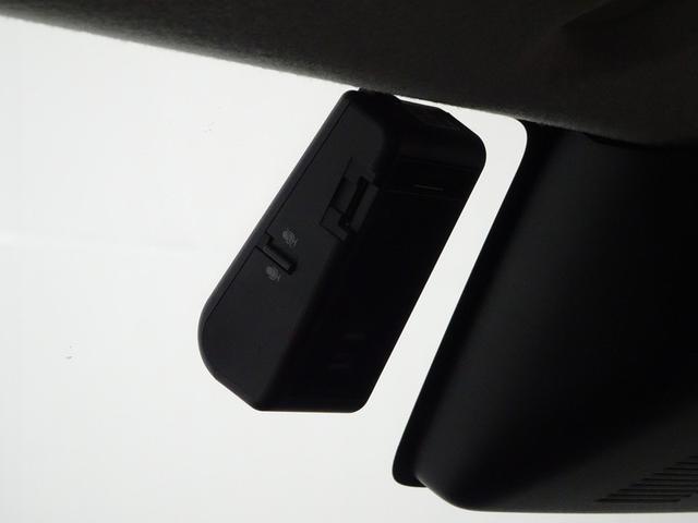 �����������F�����̉^�]�Ȏ���B�O���̗��Ȃ���������Ƃ����f�U�C���B