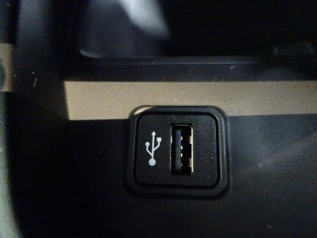 �֗��Ȃt�r�a�|�[�g�t���B�X�}�z��t�r�a�������[��ڑ����ă~���[�W�b�N�Đ����o���܂��B