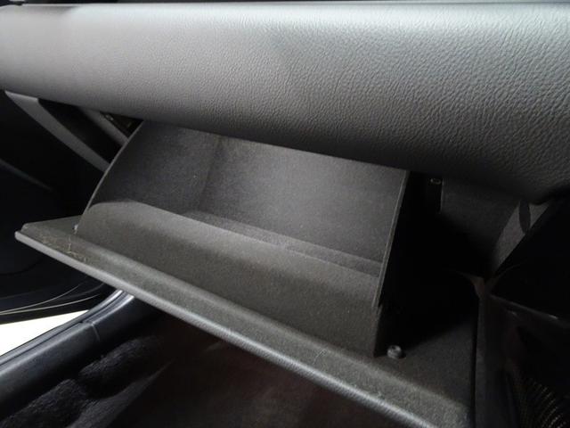 ����ȑO�̑�^�̃O���[�u�{�b�N�X�B�������ł�����Ă��܂��܂��B