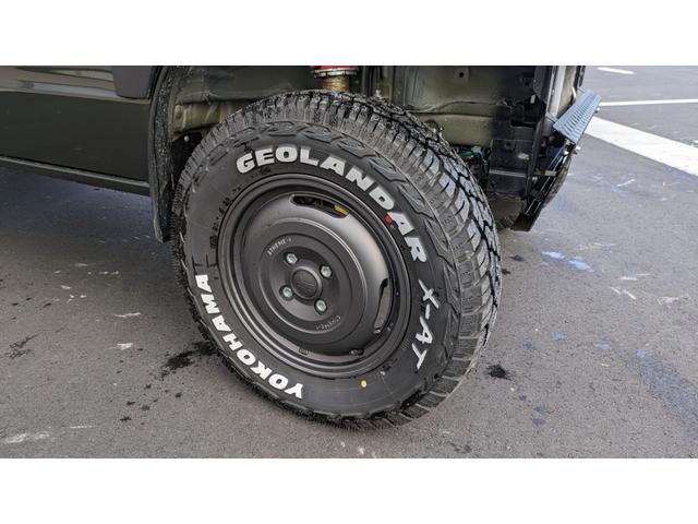 ジョイン 届出済み未使用車 4WD 4速オートマ ジムリィ オートルビーズ仕様 22グリル アウトクラス前後バンパー 4インチリフトアップ ホワイトレタータイヤ TOYOオープンカントリー MLJホイール(17枚目)