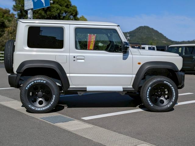 ジムニーシエラ ＪＣ　登録済み未使用車　オートマ車　４型最終モデル　カスタム車　リフトアップ　オートルビーズ仕様　スズスポグリル　ＴＯＹＯオープンカントリーホワイトレタータイヤ　Ｒａｍｏｎｅ２ホイール（5枚目）