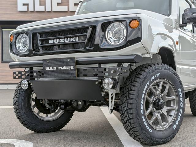 ジムニー ＸＣ　届出済未使用車　４型最終モデル　リフトアップ　ルーフラック付き　２２グリル　トーヨーオープンカントリーホワイトレタータイヤ　カスタム車　オートルビーズ仕様（2枚目）