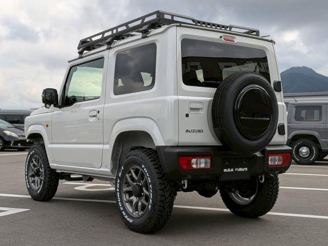 ジムニー ＸＣ　届出済未使用車　４型最終モデル　リフトアップ　ルーフラック付き　２２グリル　トーヨーオープンカントリーホワイトレタータイヤ　カスタム車　オートルビーズ仕様（7枚目）