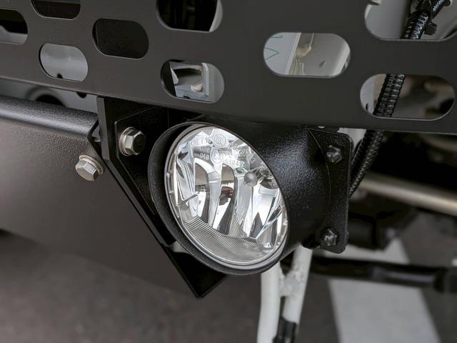 ジムニー ＸＣ　届出済未使用車　４型最終モデル　リフトアップ　ルーフラック付き　２２グリル　トーヨーオープンカントリーホワイトレタータイヤ　カスタム車　オートルビーズ仕様（13枚目）