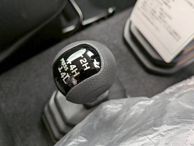 ジムニー ＸＣ　届出済未使用車　４型最終モデル　リフトアップ　ルーフラック付き　２２グリル　トーヨーオープンカントリーホワイトレタータイヤ　カスタム車　オートルビーズ仕様（27枚目）