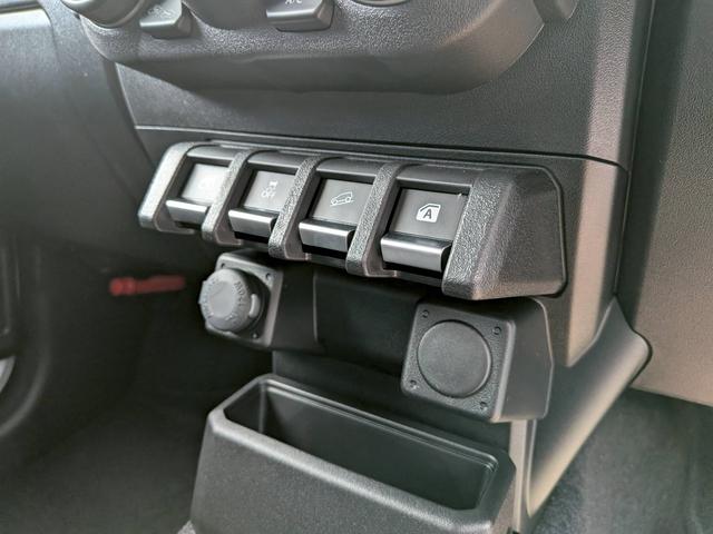 ジムニー ＸＣ　届出済未使用車　４型最終モデル　リフトアップ　ルーフラック付き　２２グリル　トーヨーオープンカントリーホワイトレタータイヤ　カスタム車　オートルビーズ仕様（28枚目）