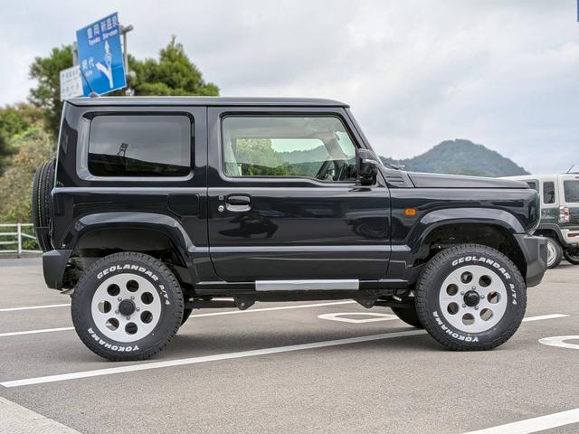 ジムニー ＸＣ　届出済未使用車　４型最終モデル　リフトアップ　スズスポグリル　ラモーン２　ヨコハマタイヤホワイトレター　ジオランダーＡＴホワイトレタータイヤ　カスタム車　オートルビーズ仕様（5枚目）