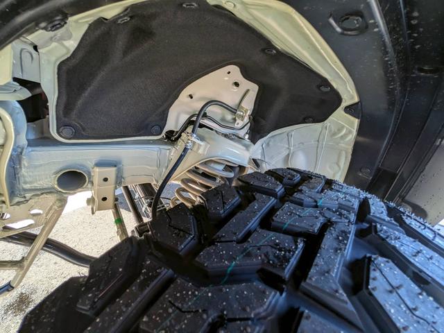 ジムニーシエラ JC 登録済未使用車 新型 5型 改良モデル リフトUP スズスポグリル ルーフキャリア Raomone2ホイール TOYOオープンカントリーRTタイヤ ホワイトレター ディスプレイオーディオ バックカメラ(24枚目)