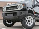 ジムニー ＸＣ　届出済未使用車　４型最終モデル　リフトアップ　スズスポグリル　ラモーン２　ヨコハマタイヤホワイトレター　ジオランダーＡＴホワイトレタータイヤ　カスタム車　オートルビーズ仕様（2枚目）