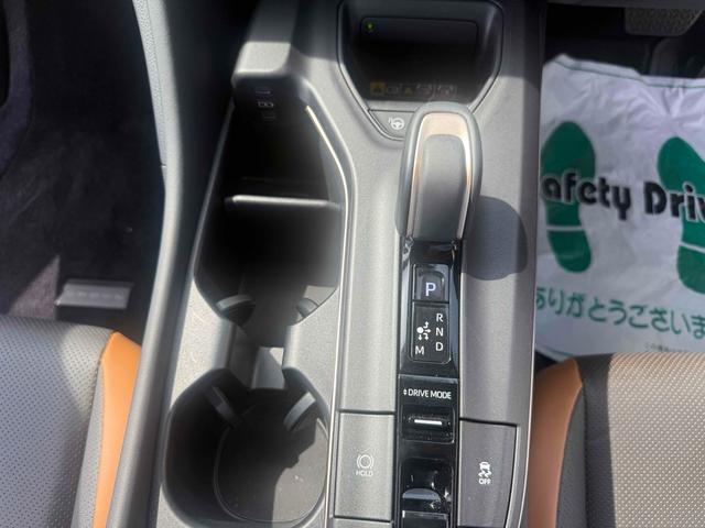 クラウンクロスオーバー ＲＳアドバンスド　４ＷＤ　全周囲カメラ　オートクルーズコントロール　レーンアシスト　パワーシート　パークアシスト　衝突被害軽減システム　サンルーフ　ナビ　オートマチックハイビーム　ＬＥＤヘッドランプ　電動リアゲート（7枚目）