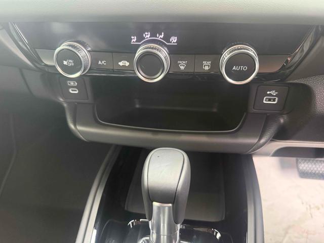 ヴェゼル ｅ：ＨＥＶ　Ｘ・ＨｕＮＴパッケージ　クリアランスソナー　オートクルーズコントロール　レーンアシスト　衝突被害軽減システム　オートライト　ＬＥＤヘッドランプ　アルミホイール　スマートキー　電動格納ミラー　ＣＶＴ　盗難防止システム（4枚目）