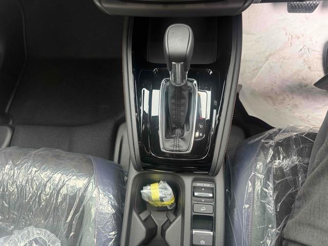 ヴェゼル ｅ：ＨＥＶ　Ｘ・ＨｕＮＴパッケージ　クリアランスソナー　オートクルーズコントロール　レーンアシスト　衝突被害軽減システム　オートライト　ＬＥＤヘッドランプ　アルミホイール　スマートキー　電動格納ミラー　ＣＶＴ　盗難防止システム（5枚目）