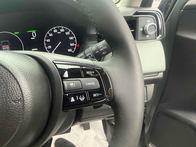 ヴェゼル ｅ：ＨＥＶ　Ｘ・ＨｕＮＴパッケージ　クリアランスソナー　オートクルーズコントロール　レーンアシスト　衝突被害軽減システム　オートライト　ＬＥＤヘッドランプ　アルミホイール　スマートキー　電動格納ミラー　ＣＶＴ　盗難防止システム（7枚目）