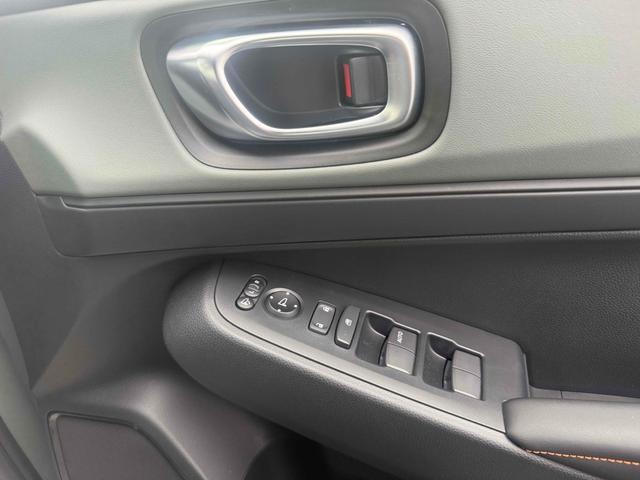 ヴェゼル ｅ：ＨＥＶ　Ｘ・ＨｕＮＴパッケージ　クリアランスソナー　オートクルーズコントロール　レーンアシスト　衝突被害軽減システム　オートライト　ＬＥＤヘッドランプ　アルミホイール　スマートキー　電動格納ミラー　ＣＶＴ　盗難防止システム（9枚目）