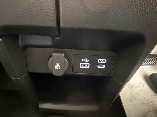 ステップワゴン ｅ：ＨＥＶスパーダ　オートクルーズコントロール　両側電動スライドドア　オートライト　スマートキー　シートヒーター　３列シート　ＣＶＴ　アルミホイール　ＵＳＢ　ＡＢＳ　ＥＳＣ　エアコン　パワーステアリング　パワーウィンドウ（6枚目）