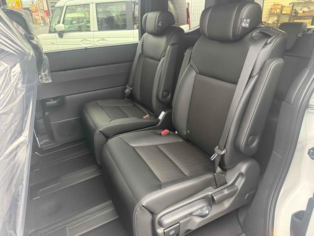 ステップワゴン ｅ：ＨＥＶスパーダ　オートクルーズコントロール　両側電動スライドドア　オートライト　スマートキー　シートヒーター　３列シート　ＣＶＴ　アルミホイール　ＵＳＢ　ＡＢＳ　ＥＳＣ　エアコン　パワーステアリング　パワーウィンドウ（8枚目）