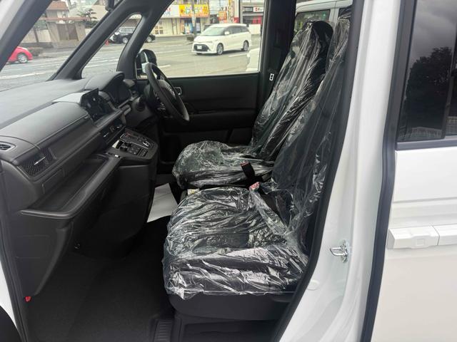 ステップワゴン ｅ：ＨＥＶスパーダ　オートクルーズコントロール　両側電動スライドドア　オートライト　スマートキー　シートヒーター　３列シート　ＣＶＴ　アルミホイール　ＵＳＢ　ＡＢＳ　ＥＳＣ　エアコン　パワーステアリング　パワーウィンドウ（10枚目）