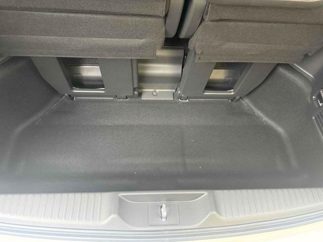 ステップワゴン ｅ：ＨＥＶスパーダ　オートクルーズコントロール　両側電動スライドドア　オートライト　スマートキー　シートヒーター　３列シート　ＣＶＴ　アルミホイール　ＵＳＢ　ＡＢＳ　ＥＳＣ　エアコン　パワーステアリング　パワーウィンドウ（21枚目）