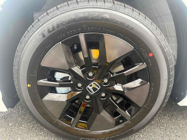 ステップワゴン ｅ：ＨＥＶスパーダ　オートクルーズコントロール　両側電動スライドドア　オートライト　スマートキー　シートヒーター　３列シート　ＣＶＴ　アルミホイール　ＵＳＢ　ＡＢＳ　ＥＳＣ　エアコン　パワーステアリング　パワーウィンドウ（22枚目）