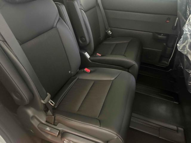 ステップワゴン ｅ：ＨＥＶスパーダ　オートクルーズコントロール　両側電動スライドドア　オートライト　スマートキー　シートヒーター　３列シート　ＣＶＴ　アルミホイール　ＵＳＢ　ＡＢＳ　ＥＳＣ　エアコン　パワーステアリング　パワーウィンドウ（23枚目）